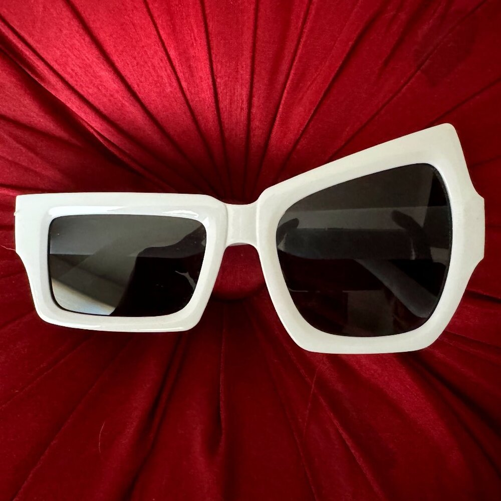 SALE! Sunglasses Unisex Winking Glasses White W/ Black Lenses Unisex Accessories